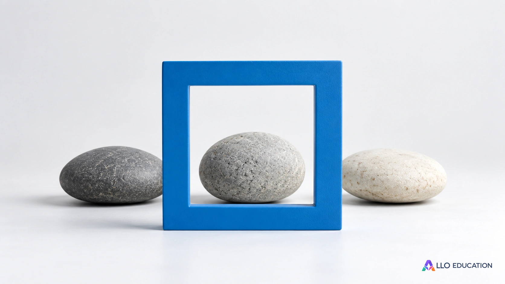Un cadre bleu devant trois galets évoque la sélection d’un point de vue.